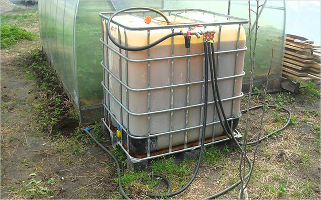 DIY Rain Barrel Stand with Plans Rain barrel stand, Rain barrel, Water barrel
